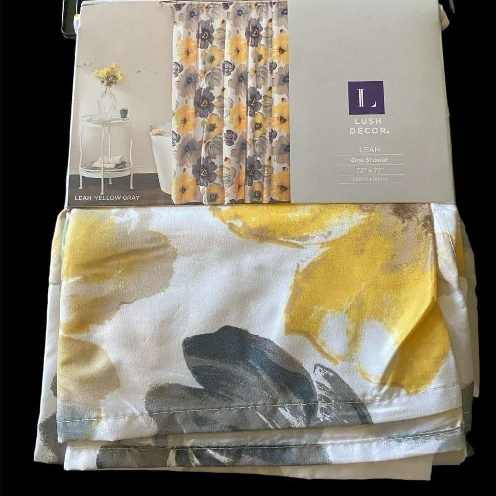 NWT-LUSH DECOR-SHOWER CURTAIN BUNDLE